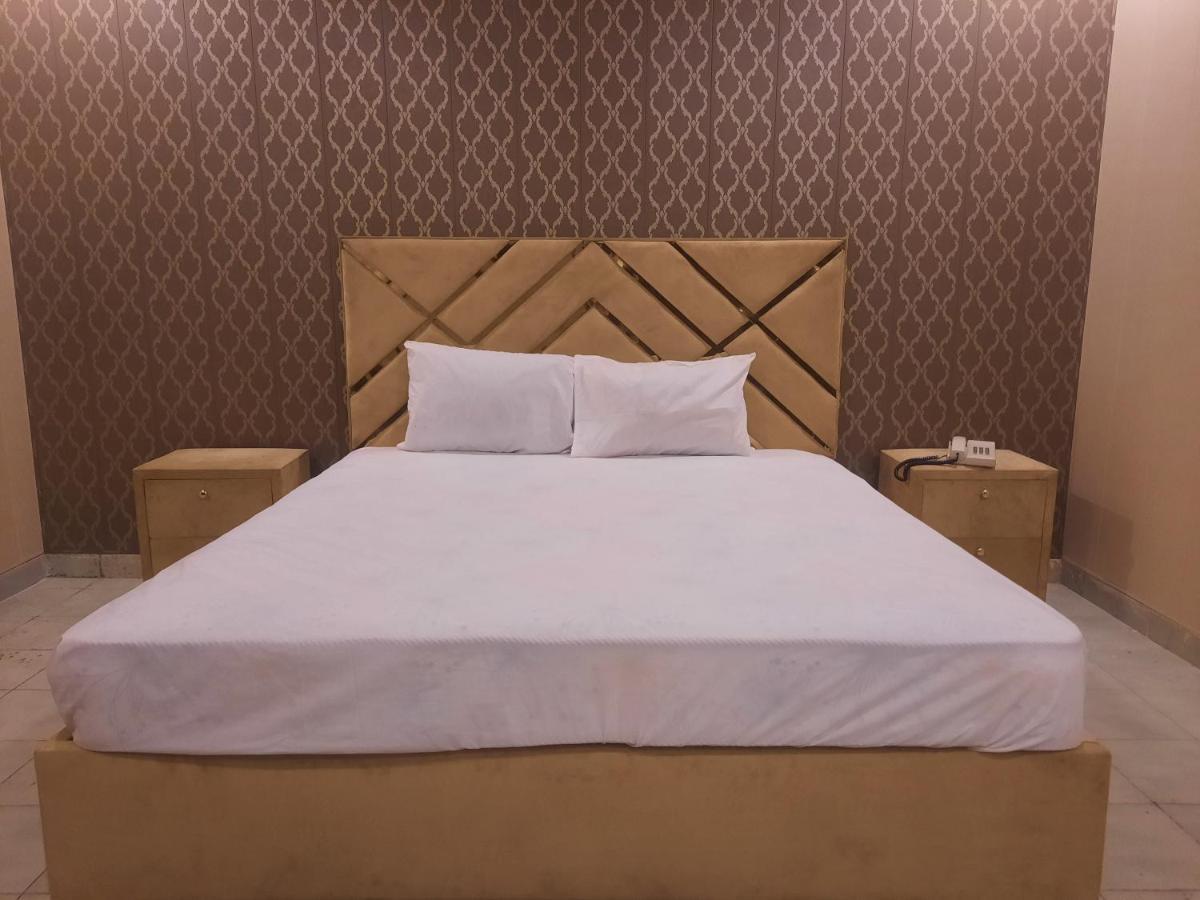 Royal Fort Executive Hotel Gulberg Lahor Kültér fotó