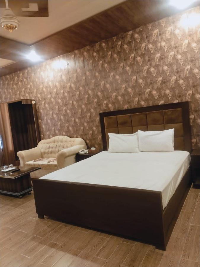 Royal Fort Executive Hotel Gulberg Lahor Szoba fotó