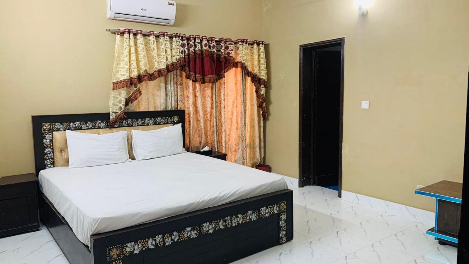 Royal Fort Executive Hotel Gulberg Lahor Kültér fotó