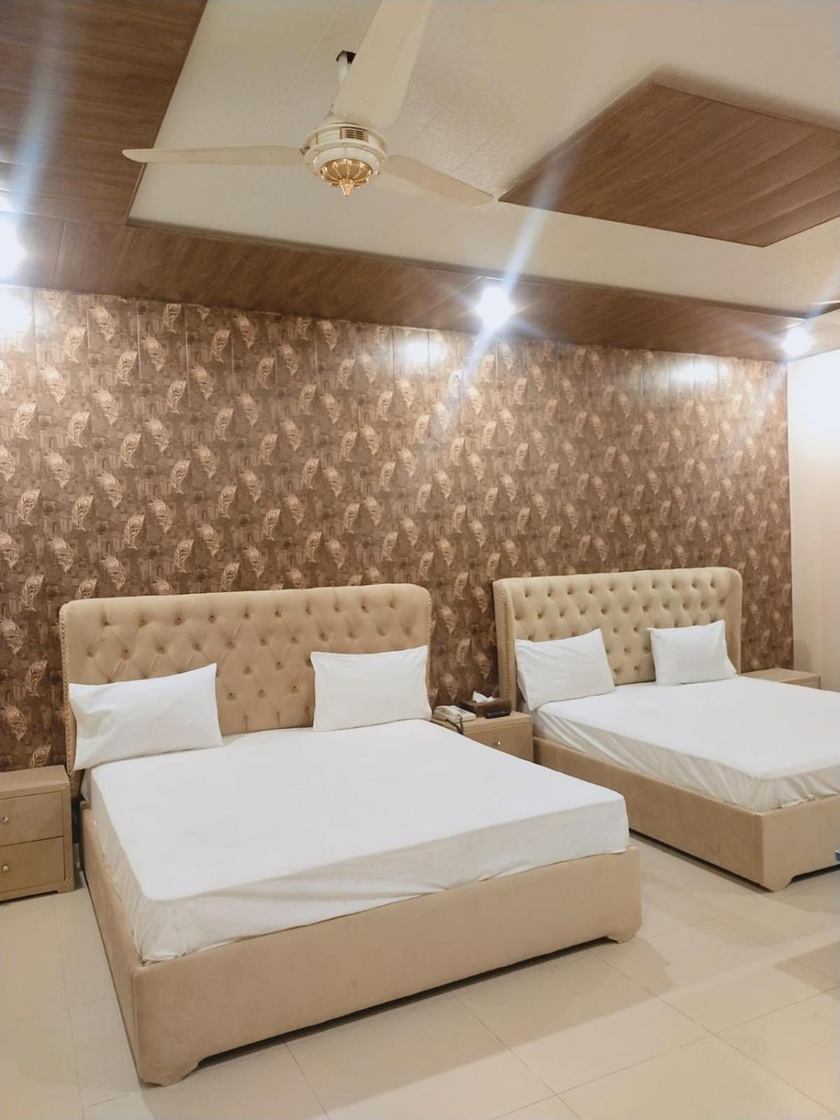 Royal Fort Executive Hotel Gulberg Lahor Szoba fotó