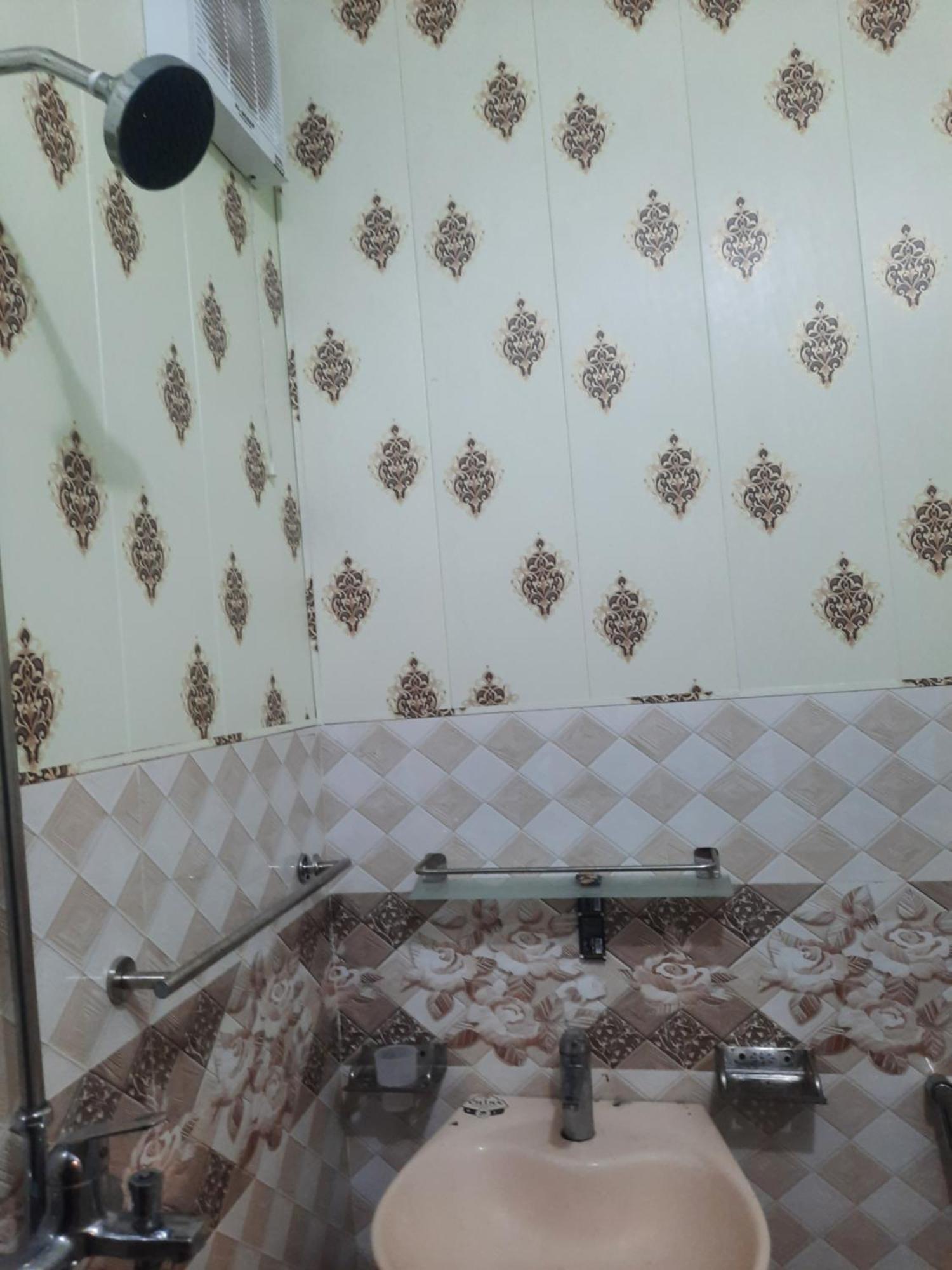 Royal Fort Executive Hotel Gulberg Lahor Szoba fotó