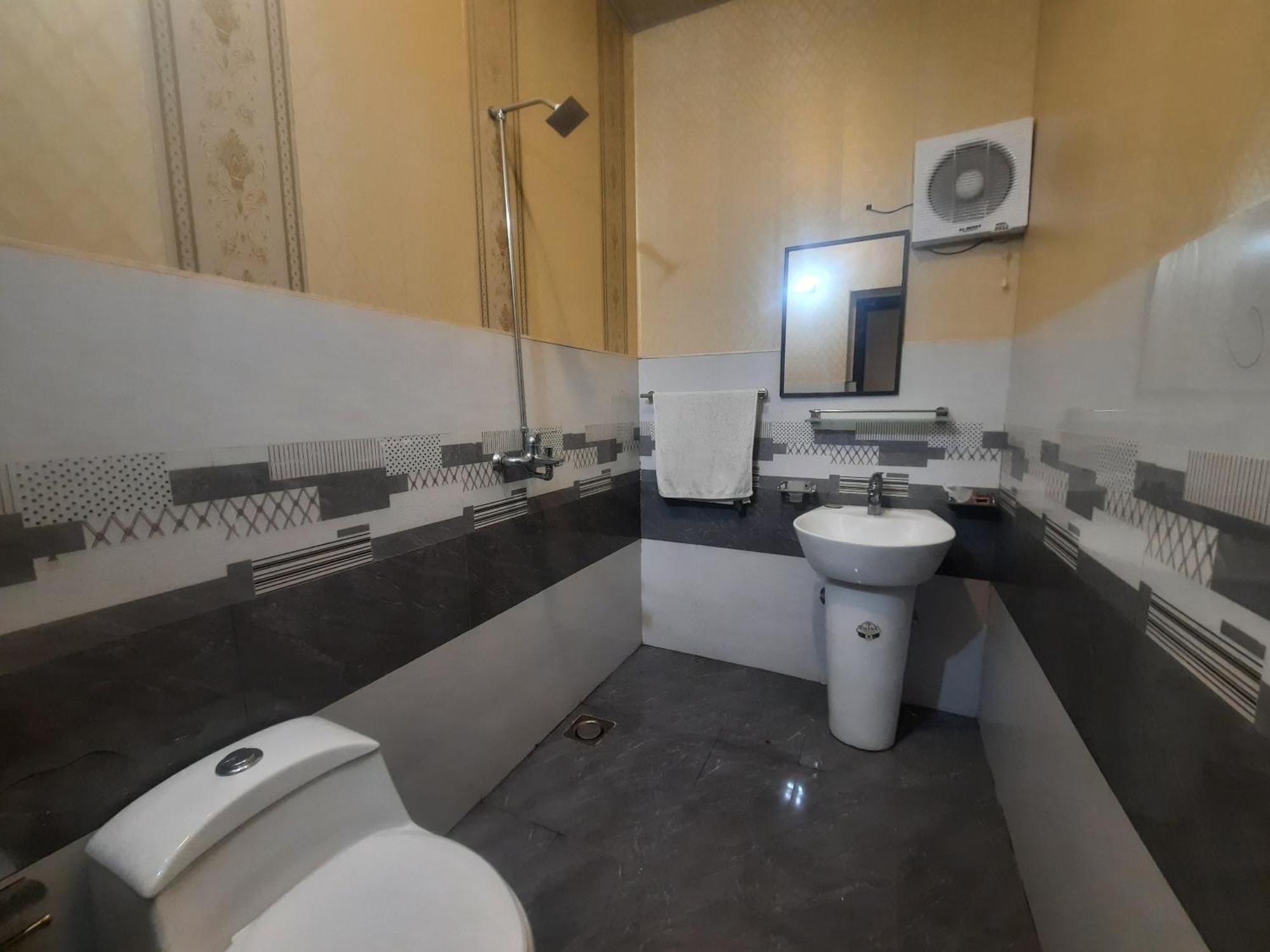 Royal Fort Executive Hotel Gulberg Lahor Szoba fotó